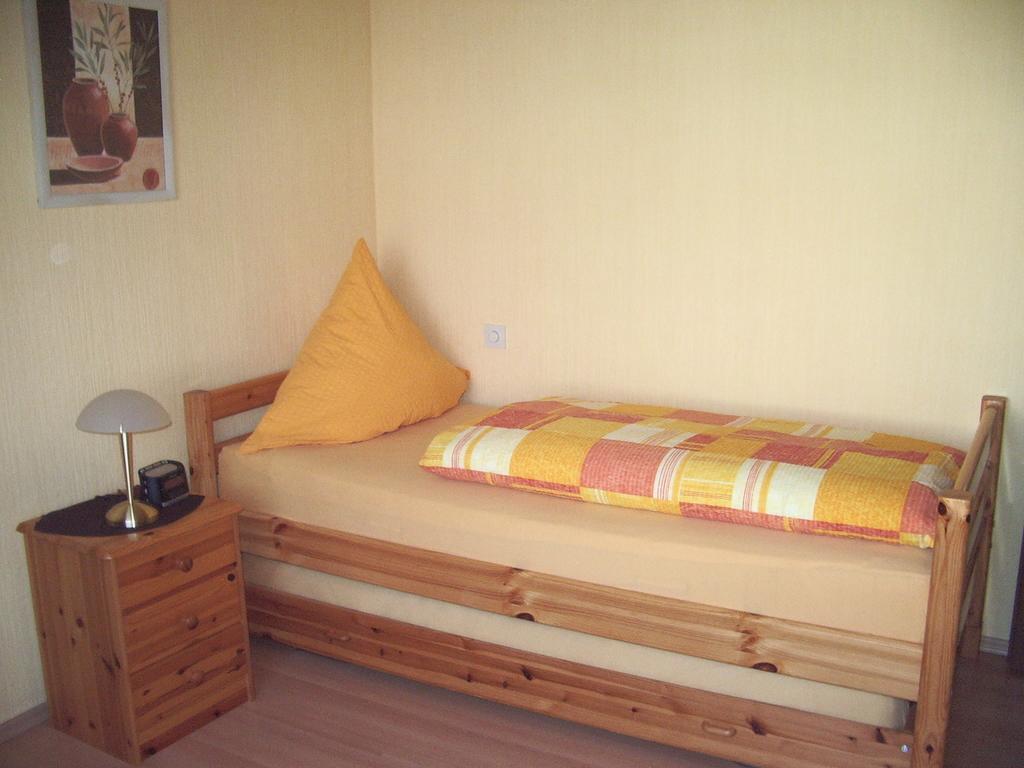 ホテル Gaestehaus Resi ツェルティンゲン・ラハティグ 部屋 写真