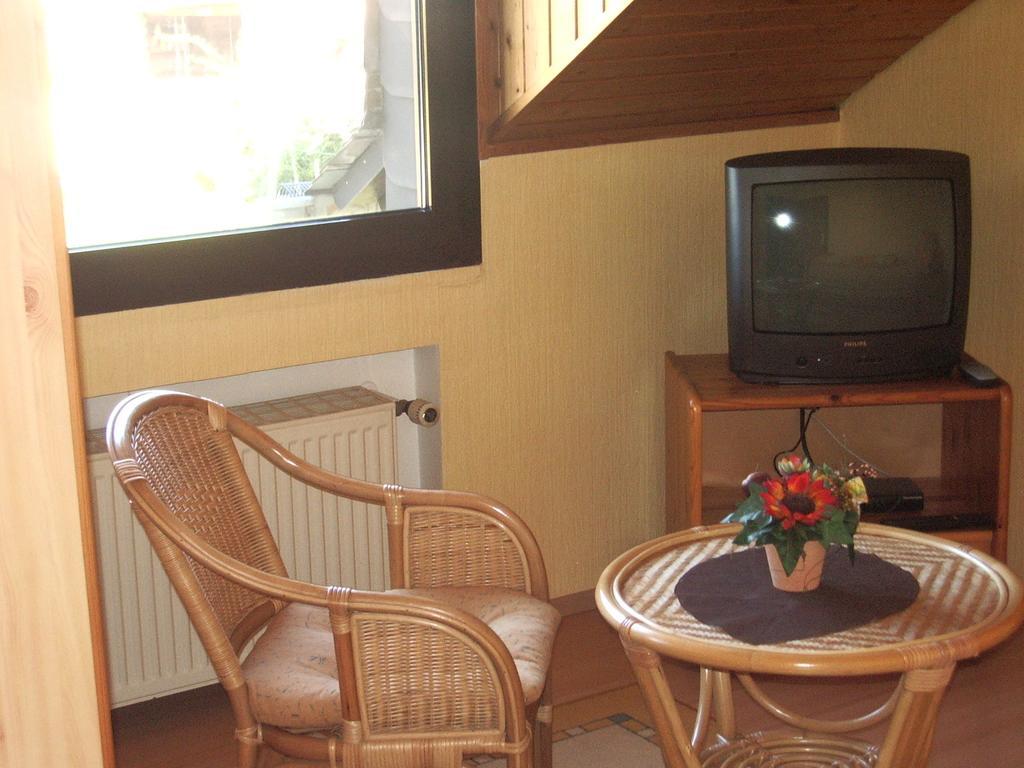 ホテル Gaestehaus Resi ツェルティンゲン・ラハティグ 部屋 写真